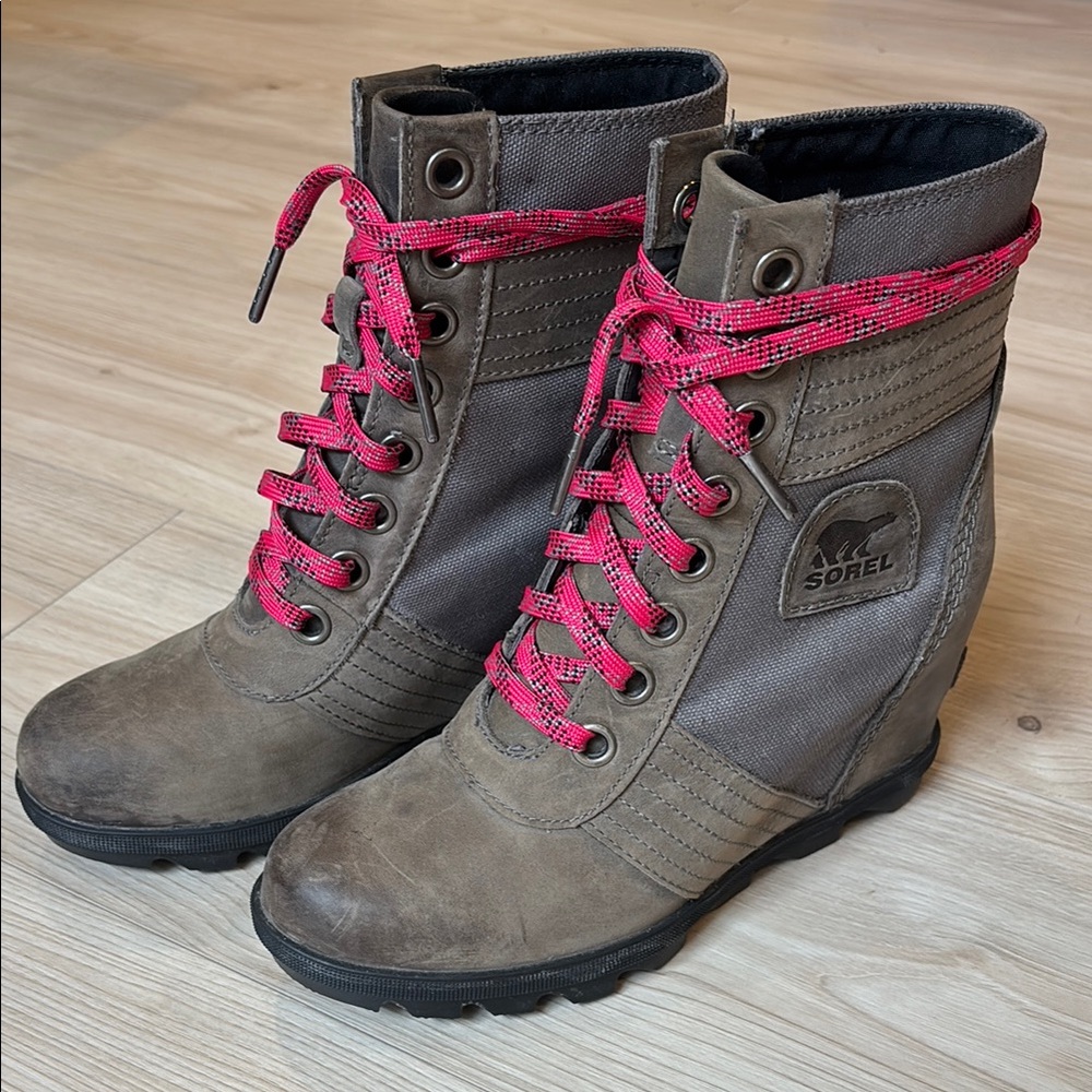 Sorel Brown Wedge Lace-Up Boots with Red Contrast Laces